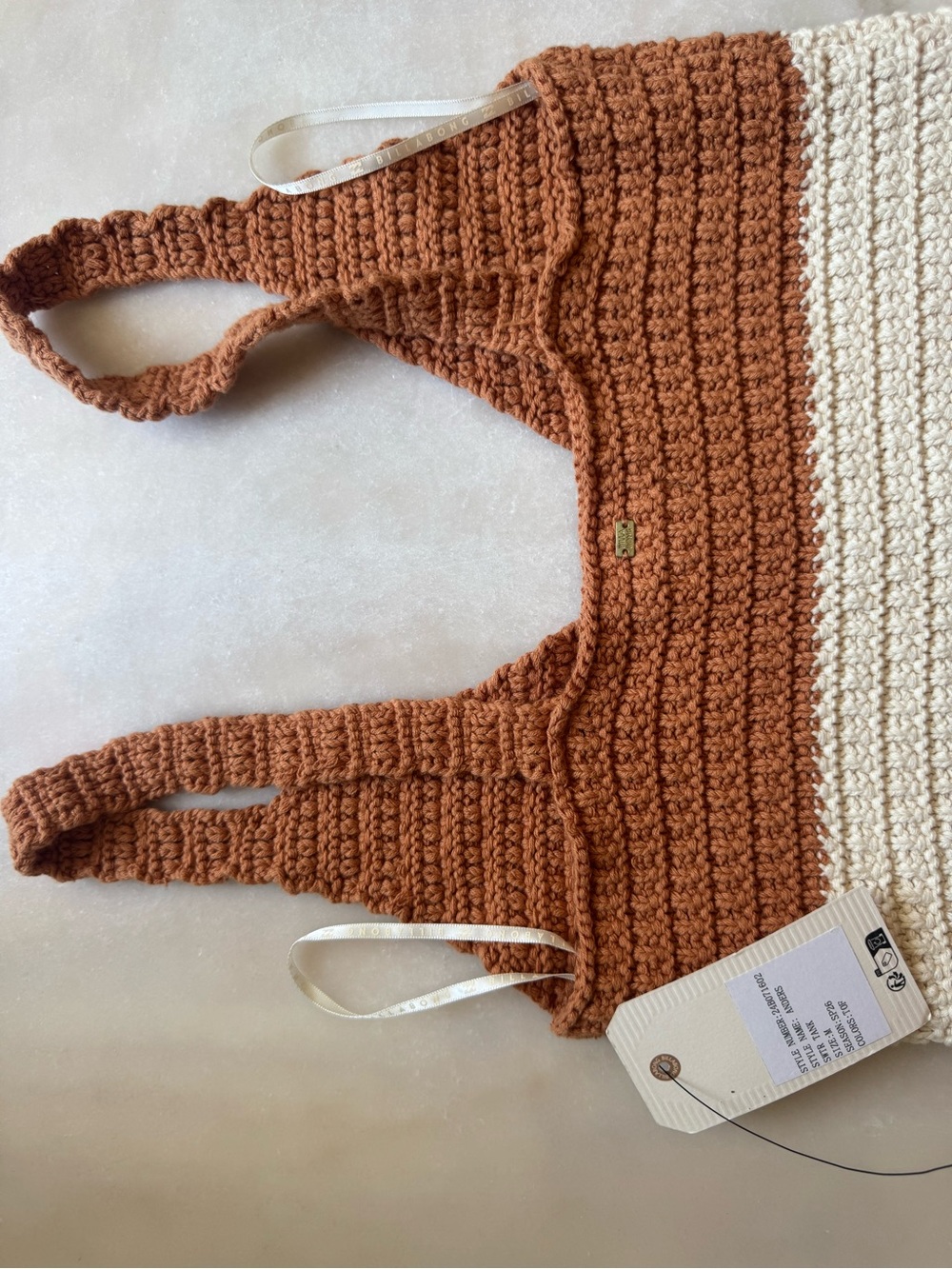 Billabong Two-Tone Brown and Cream Crocheted Crop Tank & Crème shorts - Picture 4 of 8